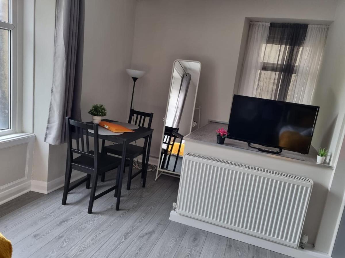 Grey Stone Studio Apartments Галіфакс Екстер'єр фото